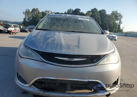 2017 Chrysler Pacifica Touring L Plus z USA, uszkodzony, nr VIN 2C4RC1EG5HR542271